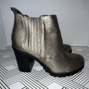 SAM & LIBBY Deanna‎ Metallic Silver Ankle Boots Chunky Heel Size 8